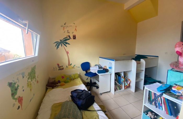 Triplex + garage  vendu avec locataire