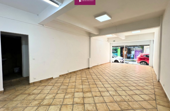 &Agrave; louer   Local commercial 73 m2 en rez-de-chauss&eacute;e   Pointe-&agrave;-Pitre, Rue Sadi Carnot