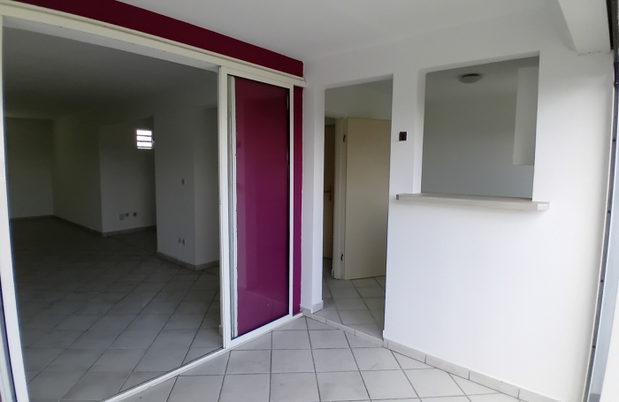 BAIE MAHAULT *APPARTEMENT * 3 PI&Egrave;CES *  de 74 m2 + 8 m2 de loggia,