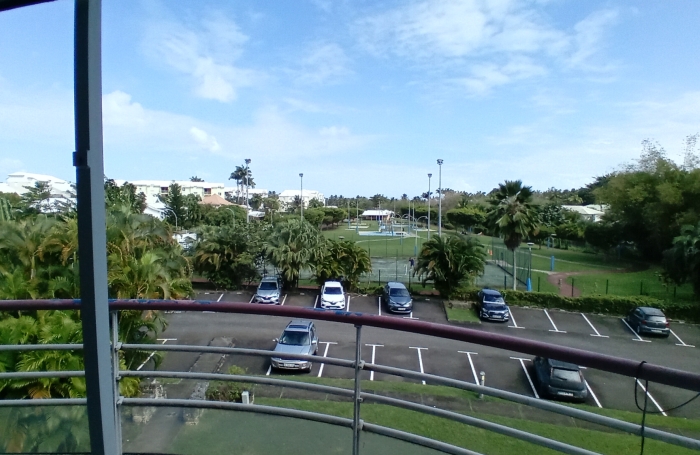 BAIE MAHAULT *APPARTEMENT * 3 PI&Egrave;CES *  de 74 m2 + 8 m2 de loggia,