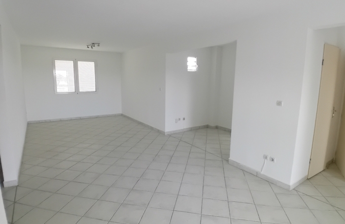 BAIE MAHAULT *APPARTEMENT * 3 PI&Egrave;CES *  de 74 m2 + 8 m2 de loggia,