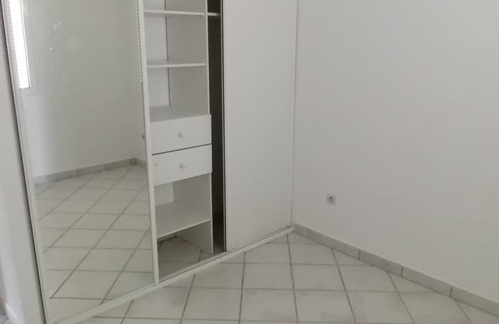 BAIE MAHAULT *APPARTEMENT * 3 PI&Egrave;CES *  de 74 m2 + 8 m2 de loggia,