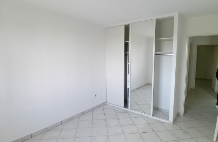 BAIE MAHAULT *APPARTEMENT * 3 PI&Egrave;CES *  de 74 m2 + 8 m2 de loggia,