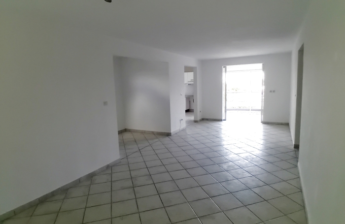 BAIE MAHAULT *APPARTEMENT * 3 PI&Egrave;CES *  de 74 m2 + 8 m2 de loggia,