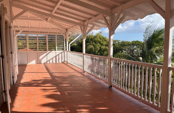 SAINT-CLAUDE-Villa T4 avec jardin, terrasse vue mer et studio ind&eacute;pendant + double garage