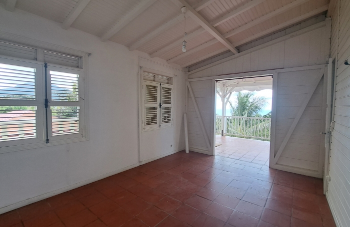 SAINT-CLAUDE-Villa T4 avec jardin, terrasse vue mer et studio ind&eacute;pendant + double garage