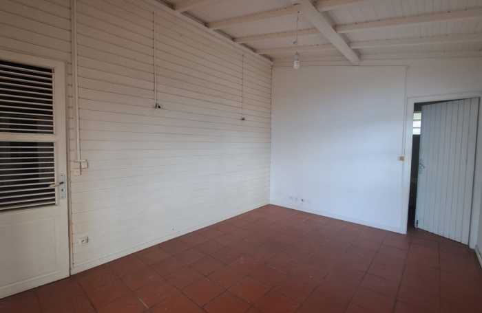 SAINT-CLAUDE-Villa T4 avec jardin, terrasse vue mer et studio ind&eacute;pendant + double garage