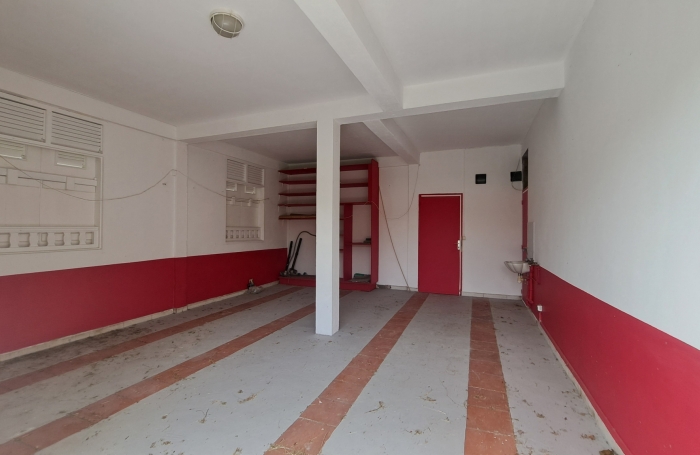 SAINT-CLAUDE-Villa T4 avec jardin, terrasse vue mer et studio ind&eacute;pendant + double garage