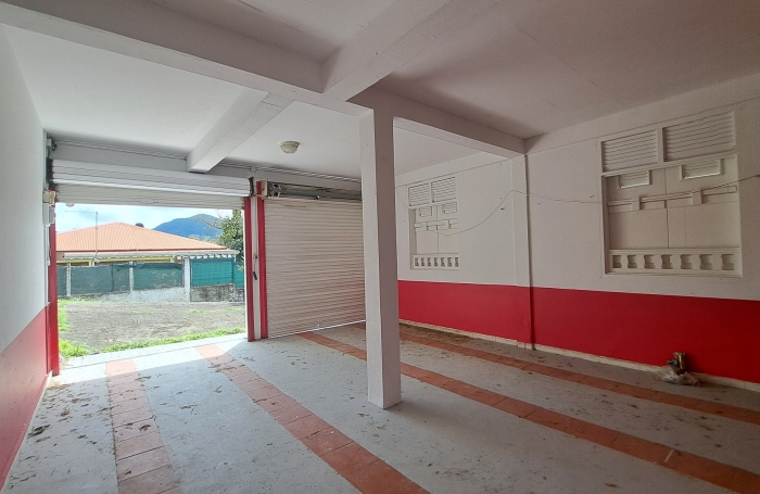 SAINT-CLAUDE-Villa T4 avec jardin, terrasse vue mer et studio ind&eacute;pendant + double garage