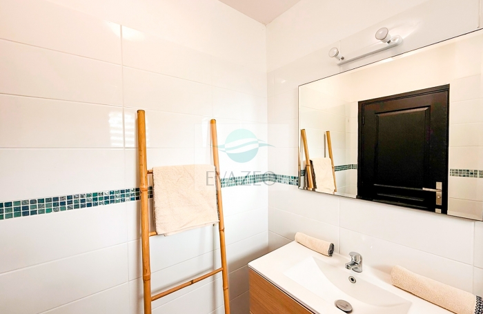 Appartement meubl&eacute; T3 Front de mer 64m2 piscine