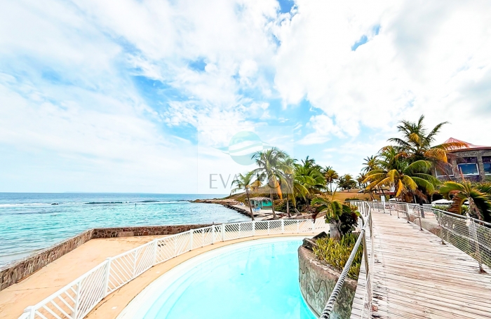 Appartement meubl&eacute; T3 Front de mer 64m2 piscine