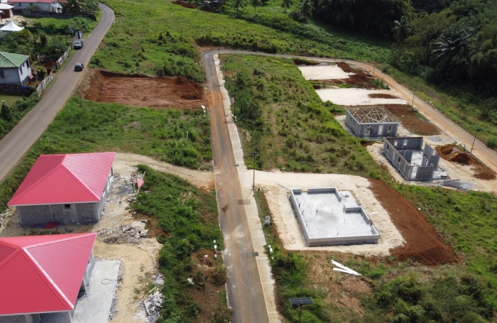 LAMENTIN  TERRAIN 504 M2 VUE MONTAGNE