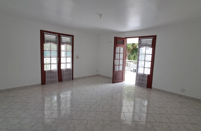 POINTE NOIRE -  Appartement bas de villa T4- Vue mer