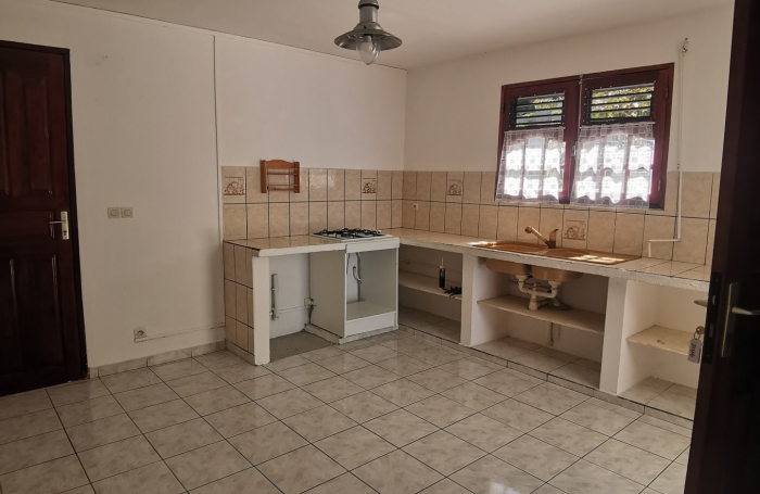 POINTE NOIRE -  Appartement bas de villa T4- Vue mer