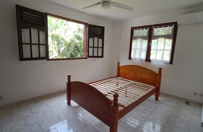 POINTE NOIRE -  Appartement bas de villa T4- Vue mer