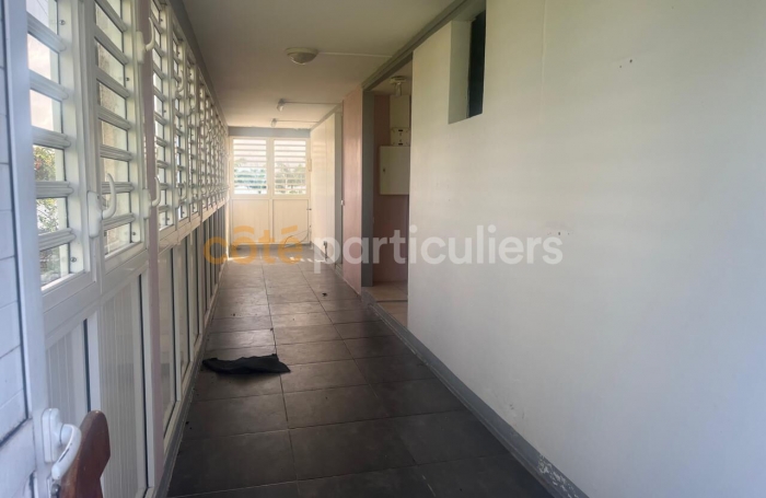 Location Local commercial 29.44m&sup2; Gosier