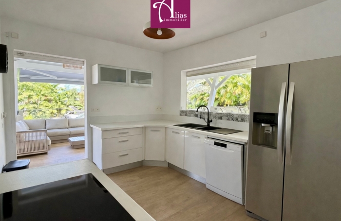 A LOUER VILLA F4 MODERNE - ENTR JARDIN ET PISCINE INCLUS - DUMONTER BAIE-MAHAULT