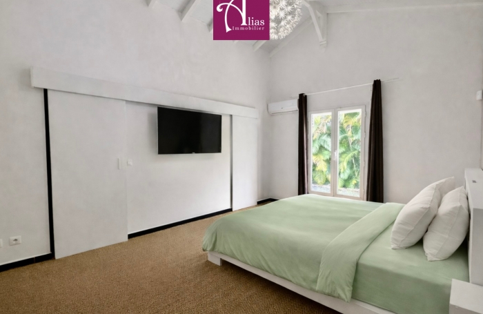 A LOUER VILLA F4 MODERNE - ENTR JARDIN ET PISCINE INCLUS - DUMONTER BAIE-MAHAULT