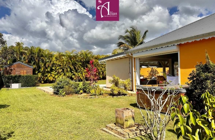 A LOUER VILLA F4 MEUBLEE ENTR PISCINE ET JARDIN INCLUS &agrave; SAINT-ALBAN