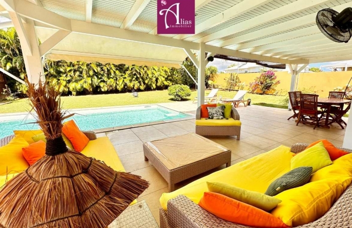 A LOUER VILLA F4 MEUBLEE ENTR PISCINE ET JARDIN INCLUS &agrave; SAINT-ALBAN