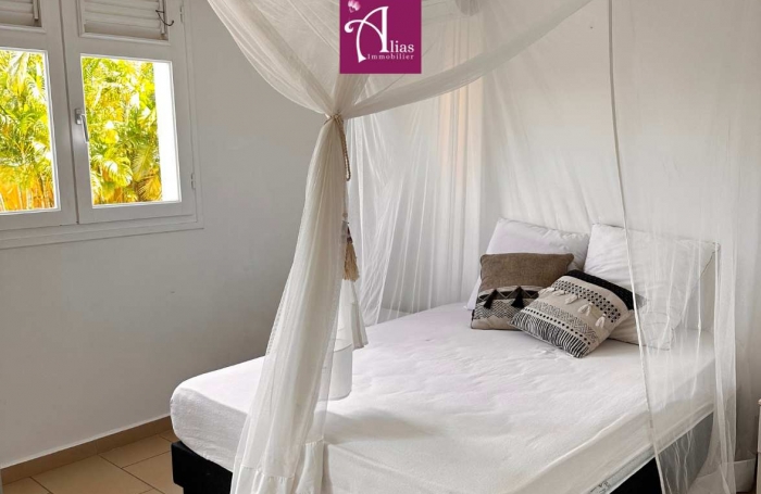 A LOUER VILLA F4 MEUBLEE ENTR PISCINE ET JARDIN INCLUS &agrave; SAINT-ALBAN