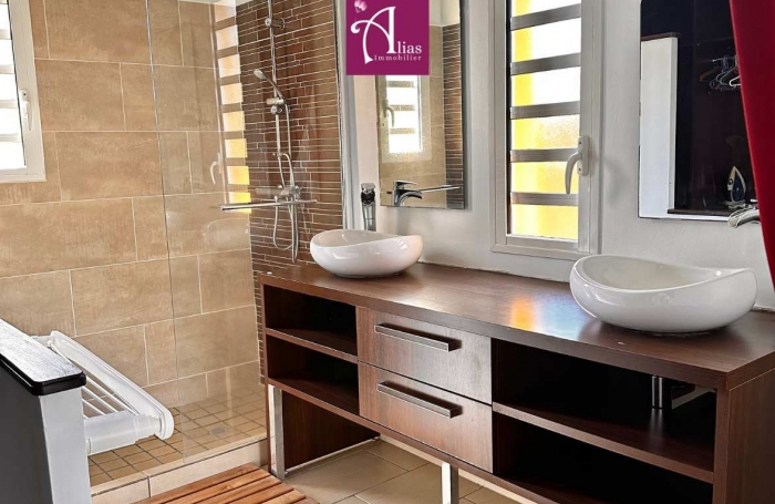 A LOUER VILLA F4 MEUBLEE ENTR PISCINE ET JARDIN INCLUS &agrave; SAINT-ALBAN