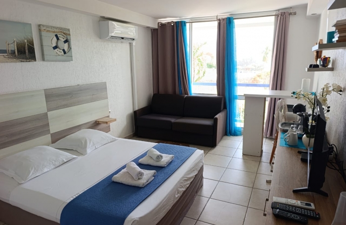 A VENDRE - Studio avec vue mer   Le  Gosier