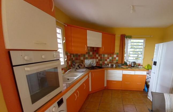 BEL ET SPACIEUX BAS DE VILLA F2 - COIN CALME