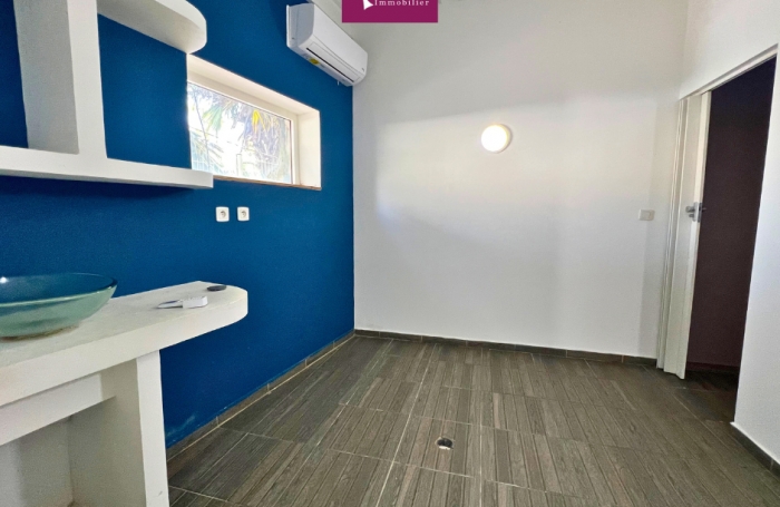 Location Local commercial 97122