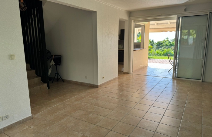 T4 DUPLEX R&Eacute;NOV&Eacute;   R&eacute;sidence avec Piscine, jardinet privatif et vue exceptionnelle sur les Saintes