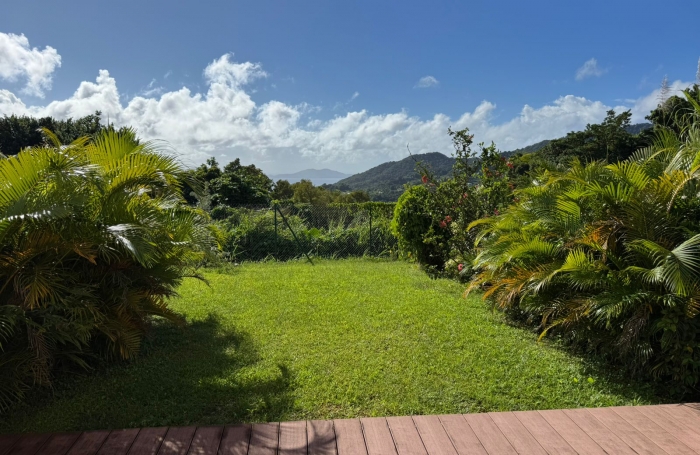 T4 DUPLEX R&Eacute;NOV&Eacute;   R&eacute;sidence avec Piscine, jardinet privatif et vue exceptionnelle sur les Saintes