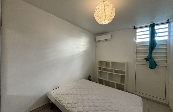 Appartement cinq pi&egrave;ces aux Abymes - LONGFORT IMMOBILIER