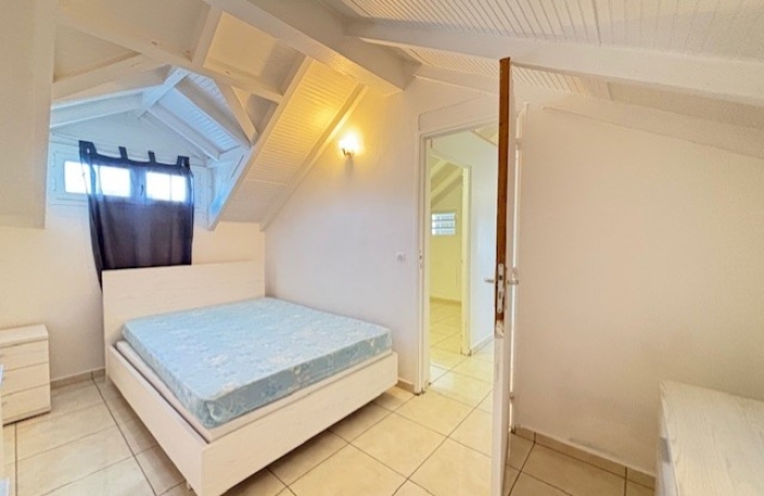 Appartement de type deux et un bureau avec votre agence Longfort Immobilier