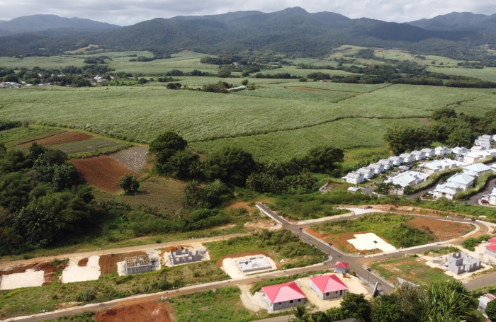 LAMENTIN  TERRAIN 528 M2