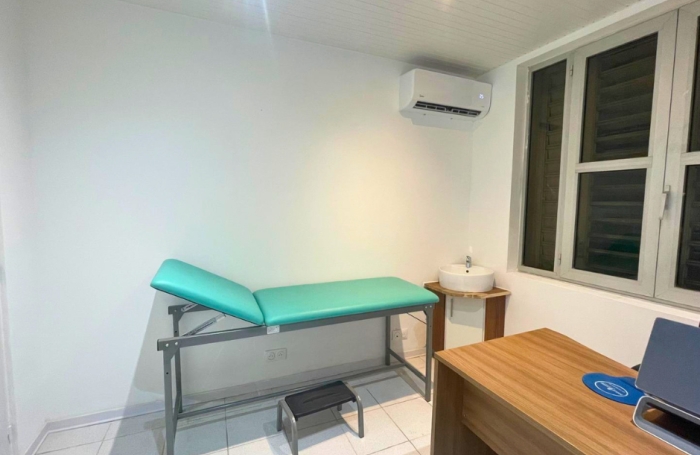 Location cabinet m&eacute;dical neuf &agrave; Pointe-&agrave;-Pitre   Local professionnel sant&eacute; PMR proche boulevard L&eacute;gitimus