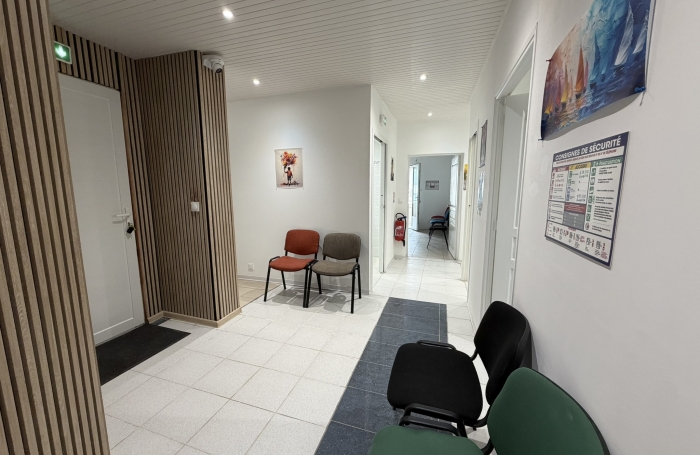 &Agrave; louer - salle de consultation 12,57 m2   Cabinet m&eacute;dical &agrave; Pointe-&agrave;-Pitre   Proche boulevard L&eacute;gitimus