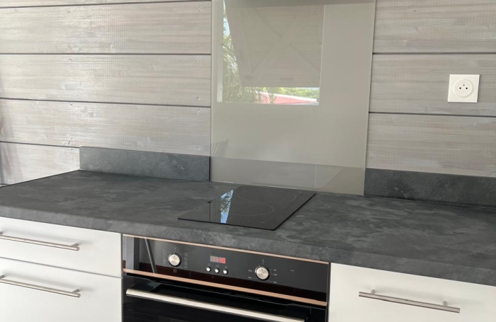 APPARTEMENT T2 MEUBLE-PISCINE-CHARGES COMPRISES