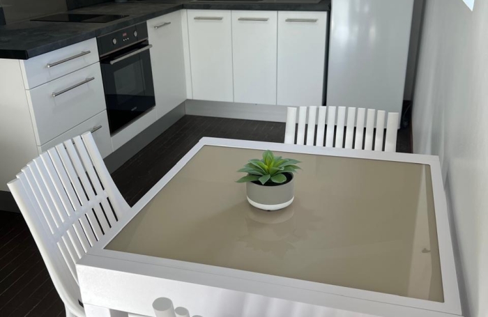 APPARTEMENT T2 MEUBLE-PISCINE-CHARGES COMPRISES
