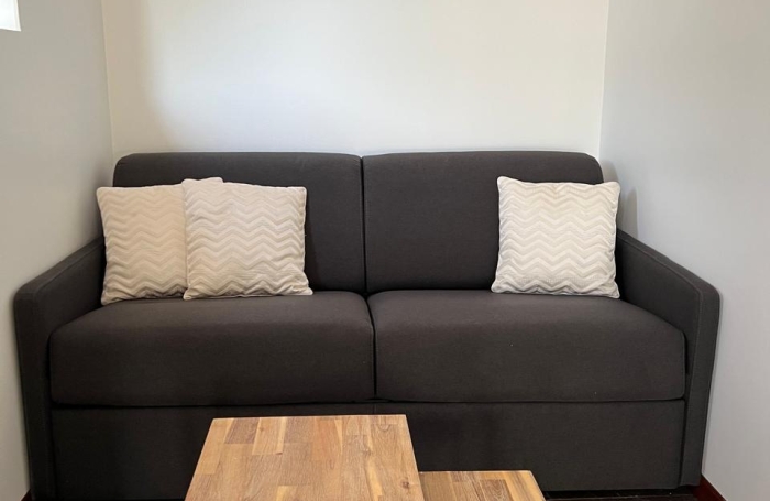 APPARTEMENT T2 MEUBLE-PISCINE-CHARGES COMPRISES