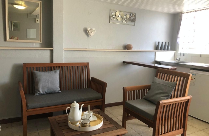 STUDIO MEUBLE - PISCINE-CHARGES COMPRISES
