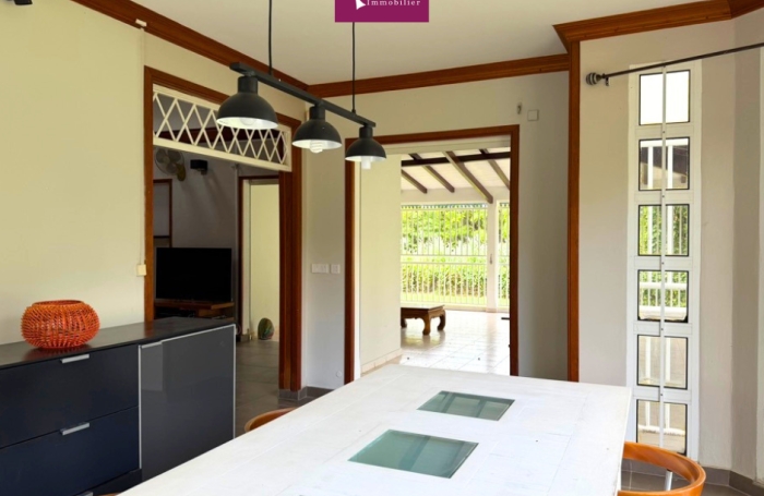 &Agrave; louer - Villa F5 meubl&eacute;e de 216m2 + Bungalow - Castel, Lamentin