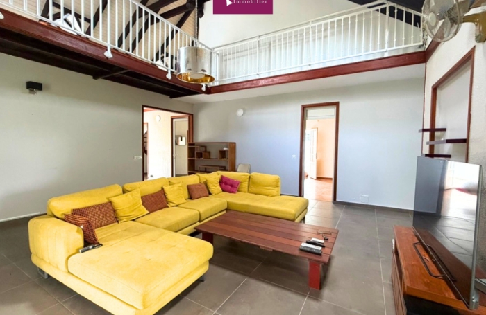 &Agrave; louer - Villa F5 meubl&eacute;e de 216m2 + Bungalow - Castel, Lamentin
