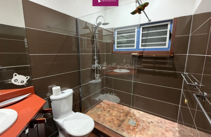 &Agrave; louer - Villa F5 meubl&eacute;e de 216m2 + Bungalow - Castel, Lamentin