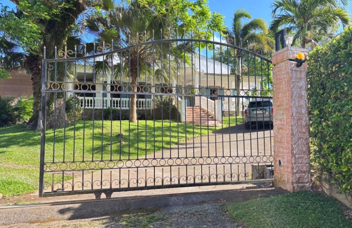 Vente Maison 323m&sup2; 4 pièces Gourbeyre