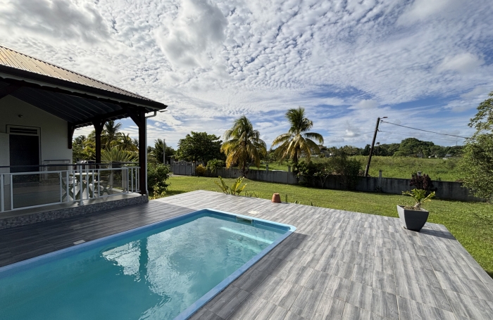 A louer - Villa F4 meubl&eacute;e avec piscine Morne-&agrave;-l&rsquo;Eau