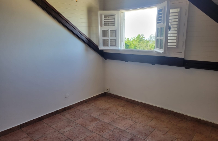 Saint-Claude, Villa T5 Piscine, Studio et Bungalow