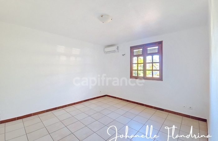Location Bureaux 152m&sup2; 5 pièces Capesterre Belle Eau