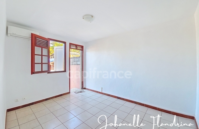 Location Bureaux 152m&sup2; 5 pièces Capesterre Belle Eau