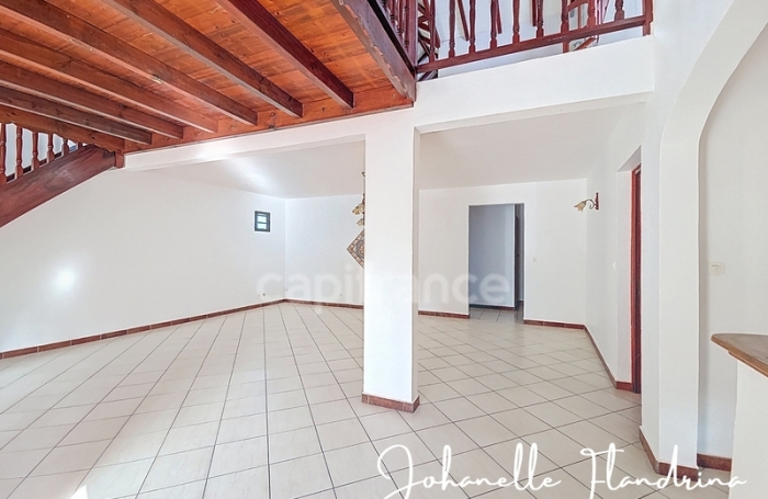 Location Bureaux 152m&sup2; 5 pièces Capesterre Belle Eau