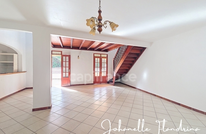 Location Bureaux 152m&sup2; 5 pièces Capesterre Belle Eau